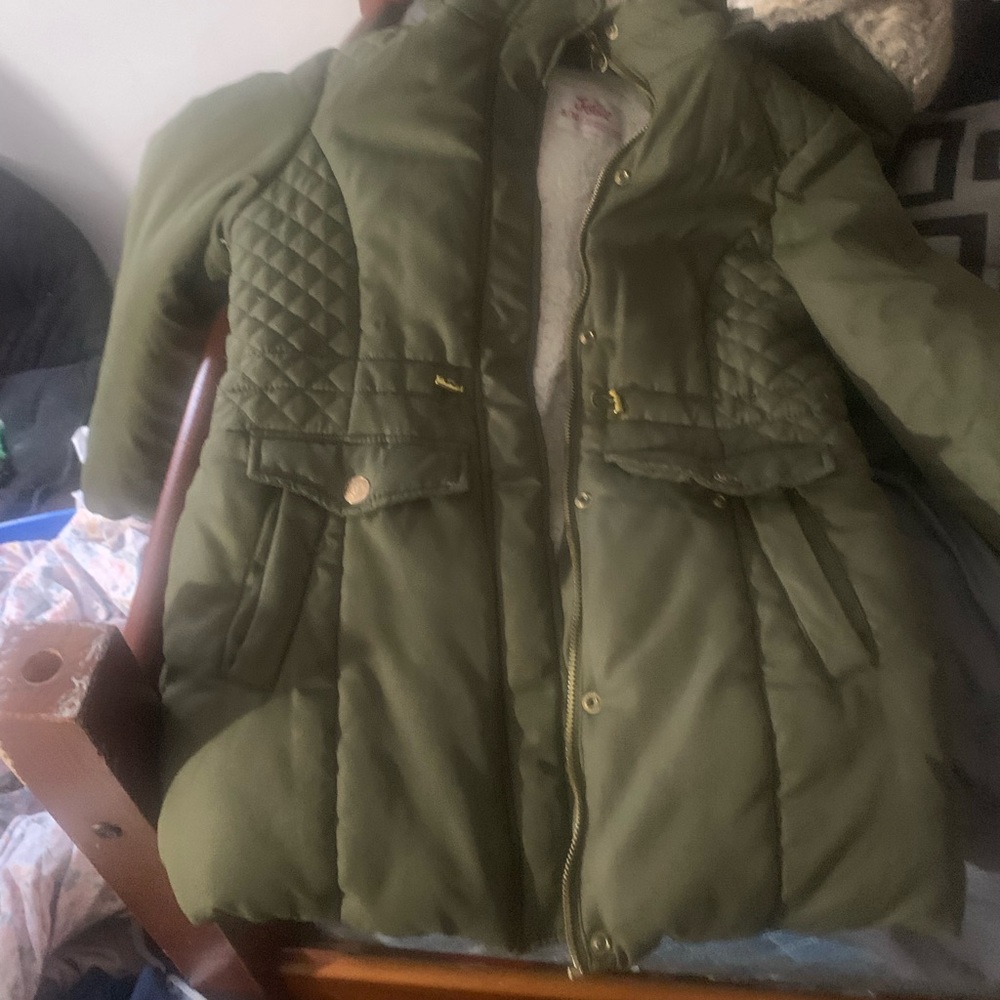100% polyester shell winter coat size 8/10 Justice